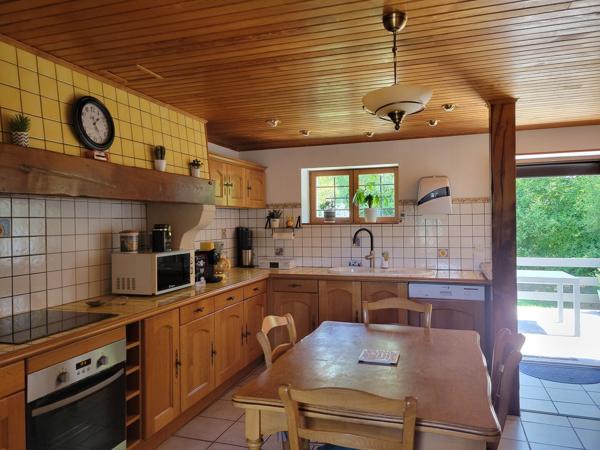 Maison entièrment rénovée sur terrain clos et arboré