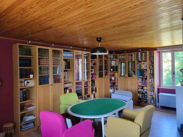 Maison entièrment rénovée sur terrain clos et arboré