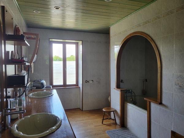 Maison entièrment rénovée sur terrain clos et arboré