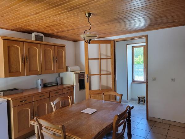 Maison entièrment rénovée sur terrain clos et arboré