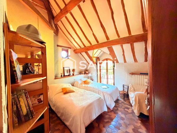 Propriétée composée de 2 maisons sur 920 m2 clos