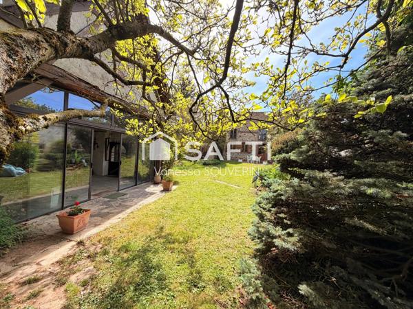 Propriétée composée de 2 maisons sur 920 m2 clos