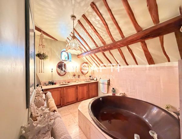 Propriétée composée de 2 maisons sur 920 m2 clos