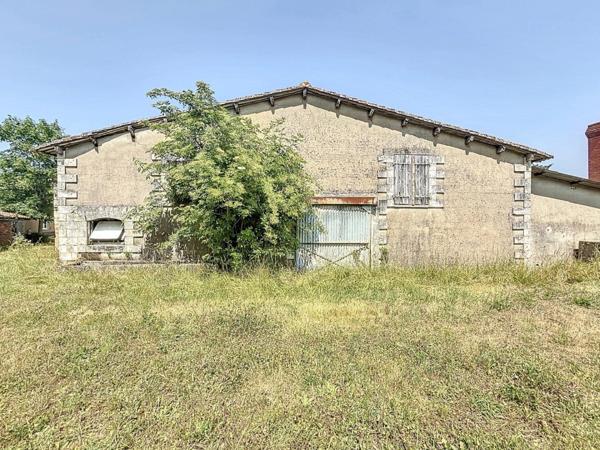 Maison avec dépendances entre Barbezieux et Angoulême