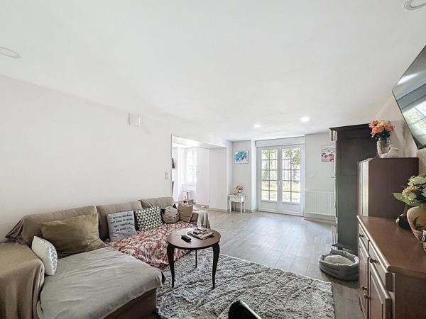 Maison avec dépendances entre Barbezieux et Angoulême