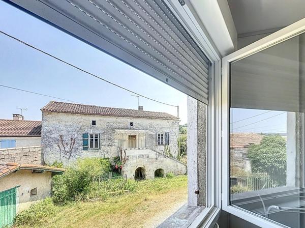 Maison avec dépendances entre Barbezieux et Angoulême