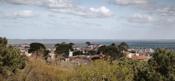 VUE PANORAMIQUE SUR LE BASSIN OFFRE EXCEPTIONNELLE