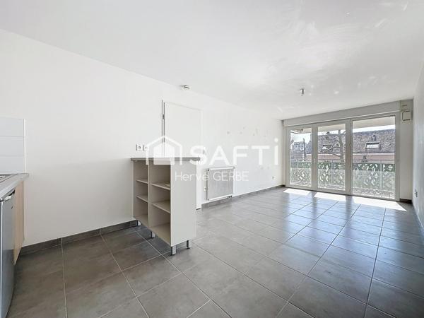 T2 lumineux avec balcon et stationnement