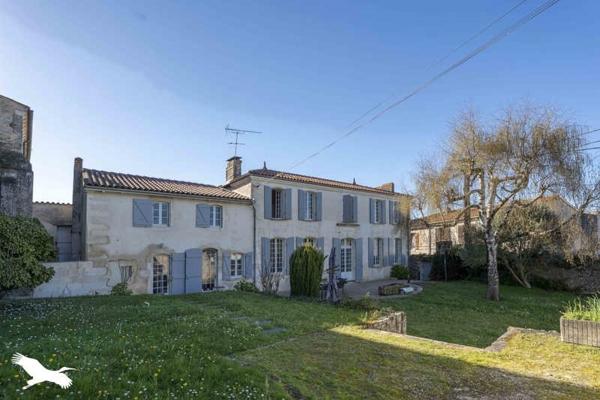 Maison à vendre |  Mirambeau |  7 pièces | 250 m²