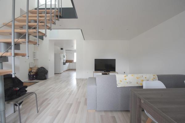 Appartement duplex rénové 3 chambres avec mezzanine proche centre