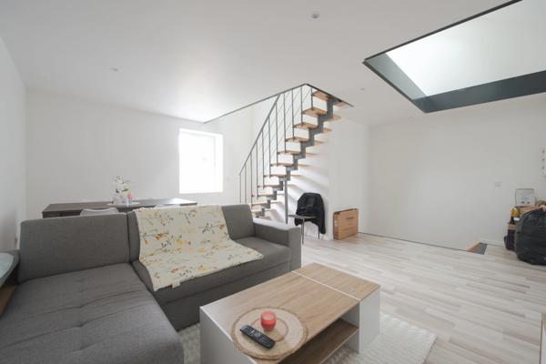 Appartement duplex rénové 3 chambres avec mezzanine proche centre