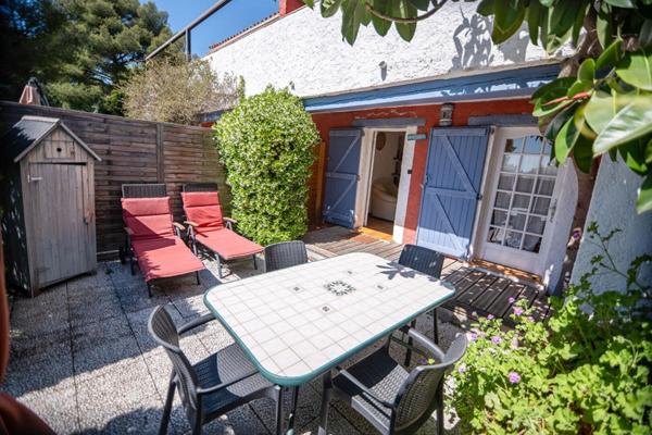 Superbe  Propriété/Gite 16 pièces 360 m2 piscine garages parkings à 2 pas du Lavandou