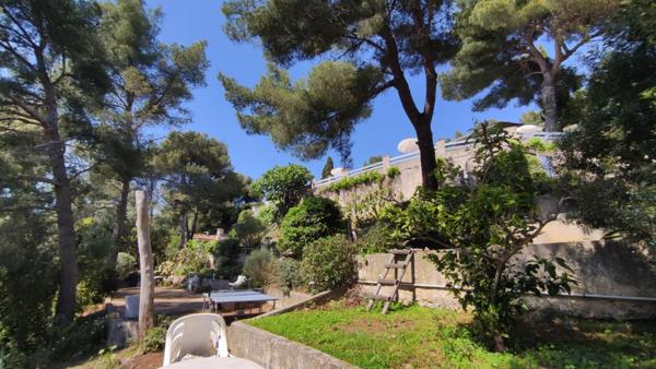 Superbe  Propriété/Gite 16 pièces 360 m2 piscine garages parkings à 2 pas du Lavandou