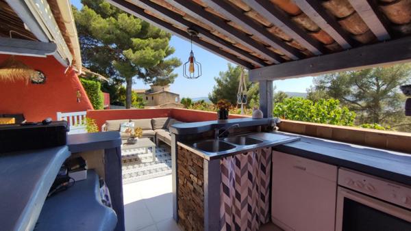 Superbe  Propriété/Gite 16 pièces 360 m2 piscine garages parkings à 2 pas du Lavandou