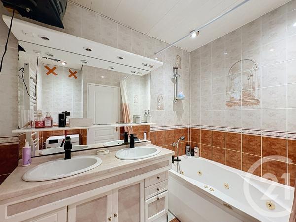 Appartement F5 à vendre  5 pièces - 83 m 2   LYON  - 69008