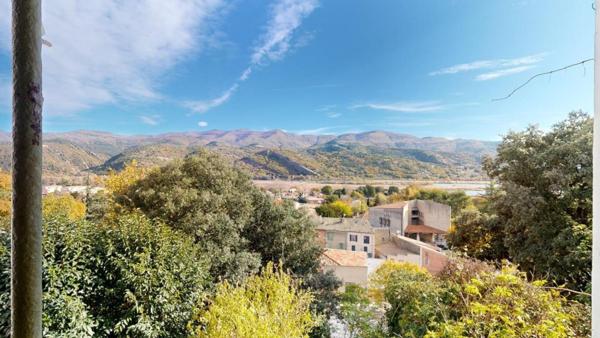 Maison de village avec jardin et vue sur la vallée