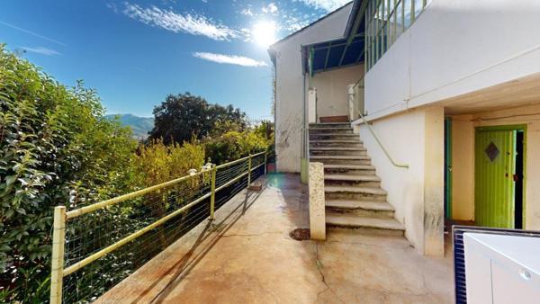 Maison de village avec jardin et vue sur la vallée