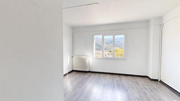 Maison de village avec jardin et vue sur la vallée