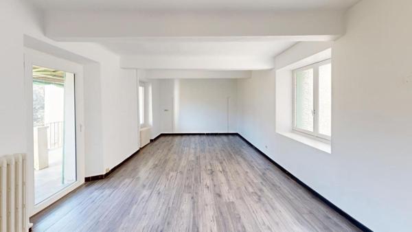 Maison de village avec jardin et vue sur la vallée