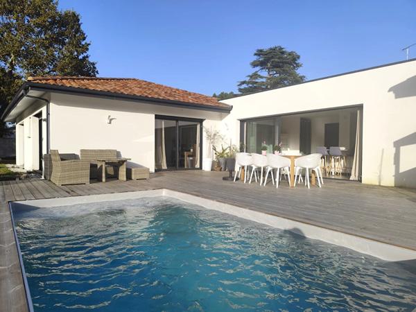 Azur Maison de 163 m² avec dépendance, piscine et vue forêt