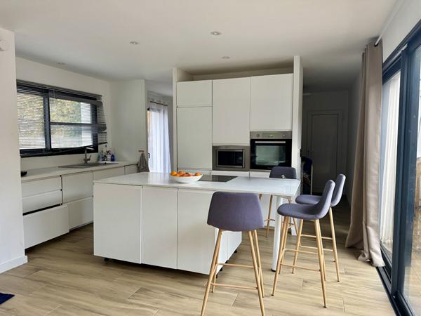 Azur Maison de 163 m² avec dépendance, piscine et vue forêt