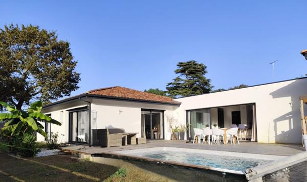 Azur Maison de 163 m² avec dépendance, piscine et vue forêt