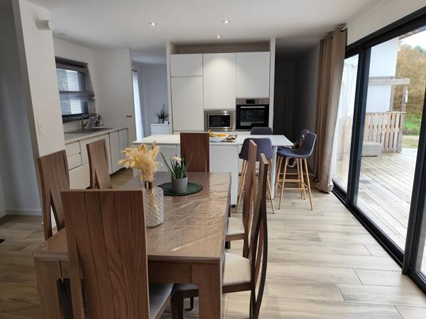 Azur Maison de 163 m² avec dépendance, piscine et vue forêt