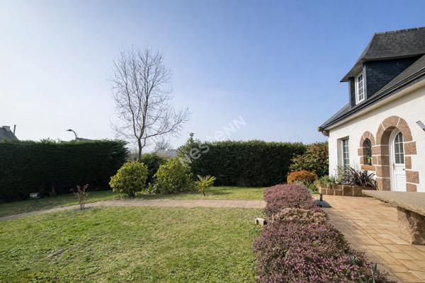 Maison familiale 5 chambres / Terrain 808 m² / Châteaugiron