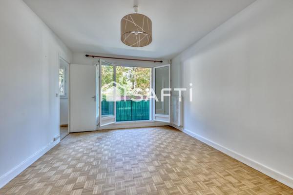 Studio avec balcon, cave, parking - 5min du RER Le Parc