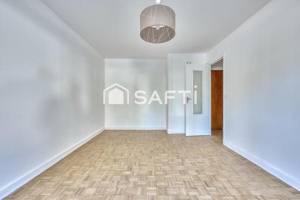 Studio avec balcon, cave, parking - 5min du RER Le Parc