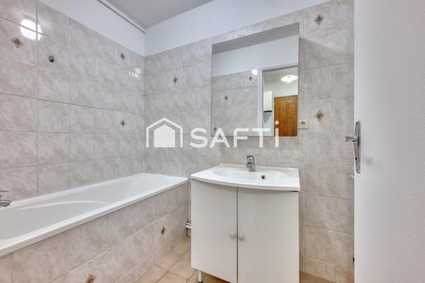 Studio avec balcon, cave, parking - 5min du RER Le Parc