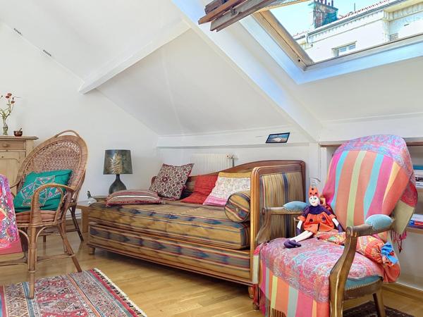 En limite de Vincennes, appartement mansardé