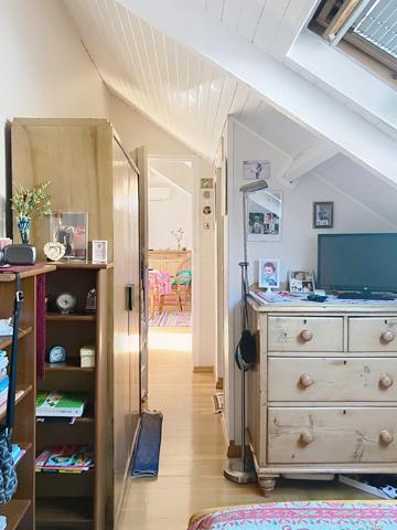 En limite de Vincennes, appartement mansardé