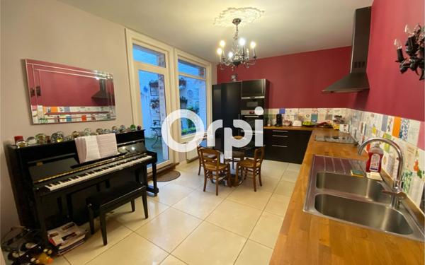 Immeuble à vendre    7 pièces • 164 m2 Seclin