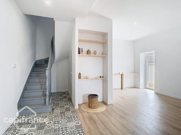 Maison rénovée 7 pièces + studio THOUARS (79)