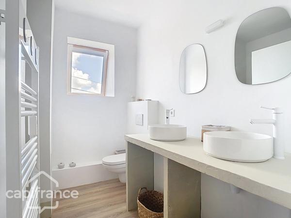 Maison rénovée 7 pièces + studio THOUARS (79)