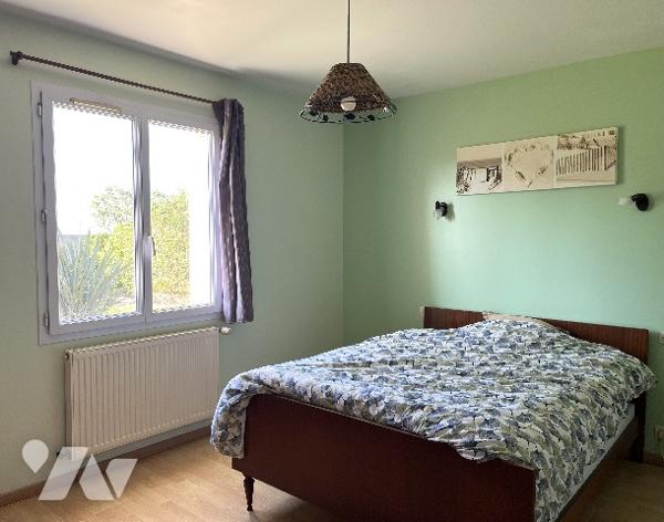 Maison familiale à vendre située à LA PLAINE SUR MER, nichée dans un environnement paisible.