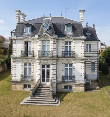 À vendre - Maison bourgeoise, 12 pièces située à Montval-sur-Loir (72500)