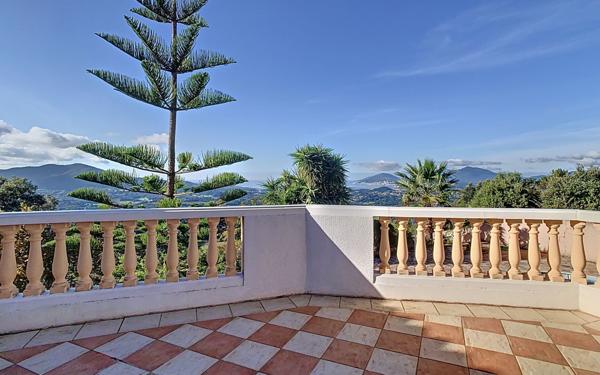 Appartement à louer    5 pièces • 214,16 m2 Eccica-Suarella