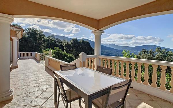 Appartement à louer    5 pièces • 214,16 m2 Eccica-Suarella