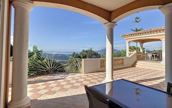 Appartement à louer    5 pièces • 214,16 m2 Eccica-Suarella