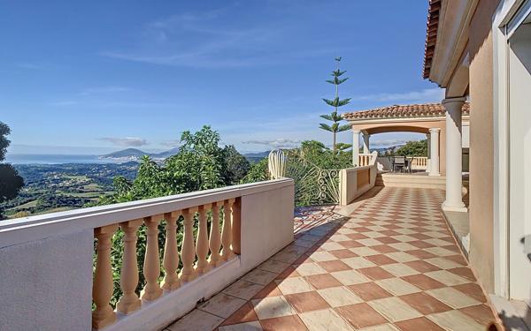 Appartement à louer    5 pièces • 214,16 m2 Eccica-Suarella