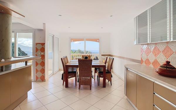 Appartement à louer    5 pièces • 214,16 m2 Eccica-Suarella