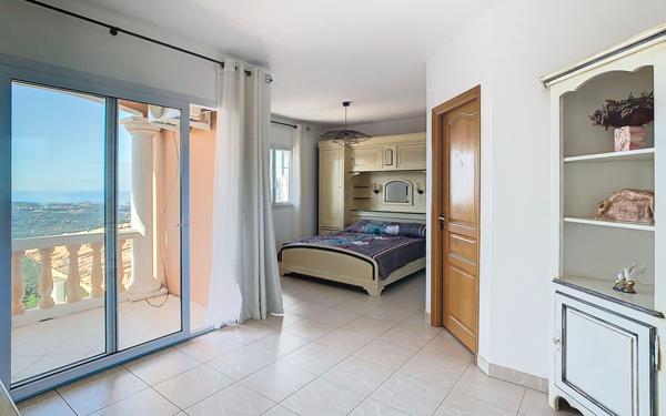 Appartement à louer    5 pièces • 214,16 m2 Eccica-Suarella