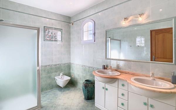 Appartement à louer    5 pièces • 214,16 m2 Eccica-Suarella