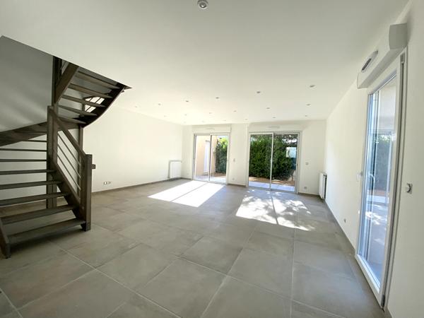 Maison récente 4 pièces de 86 m² dans le secteur calme et recherché de Vaulx En Velin Village