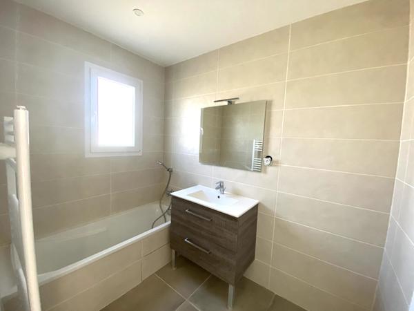 Maison récente 4 pièces de 86 m² dans le secteur calme et recherché de Vaulx En Velin Village