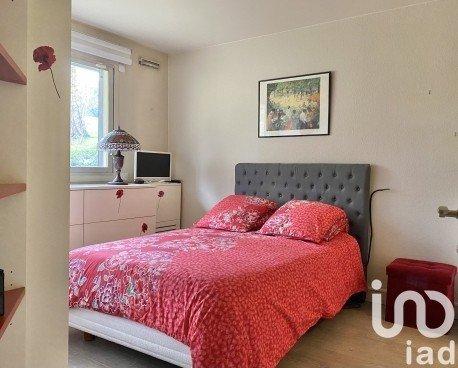 Appartement 2 pièces de 62 m² à Suresnes (92150)