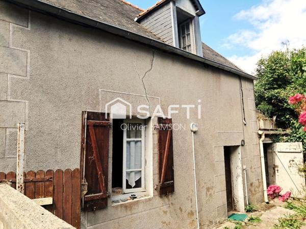 Maison en pierres de deux pièces avec jardinet