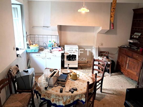 Maison en pierres de deux pièces avec jardinet